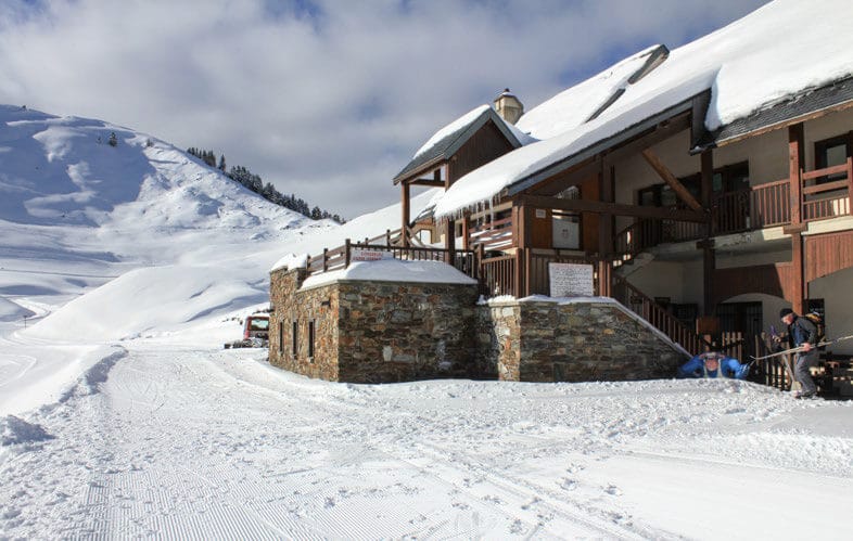 De la neige sur un plateau